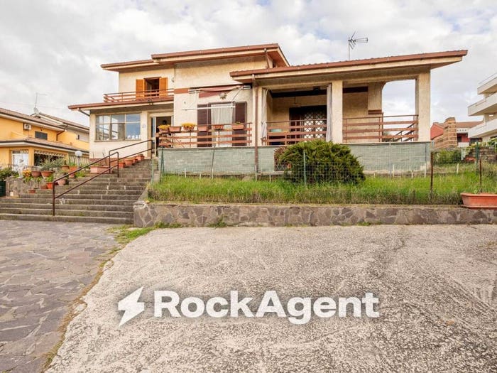 Casa con 6 locali in vendita in Via di Valle Muricana, Valle Muricana, Roma