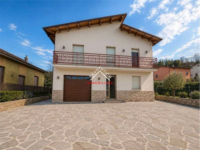 Casa con 6 locali in vendita in via bruno buozzi, Centro, Pietralunga