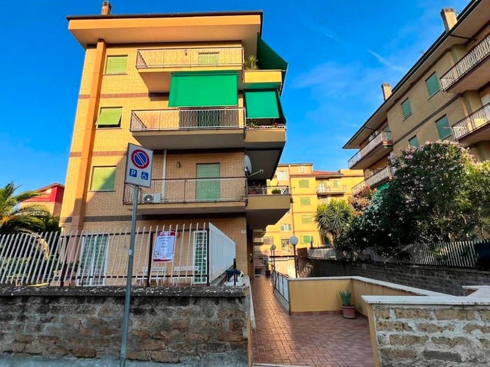 Appartamento quadrilocale in vendita in via rio fratta, Centro, Civita Castellana