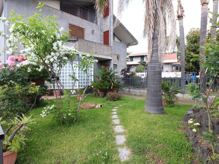 Casa con 6 locali in vendita in Via Giuseppe Mazzini, Centro, Aci Sant'Antonio