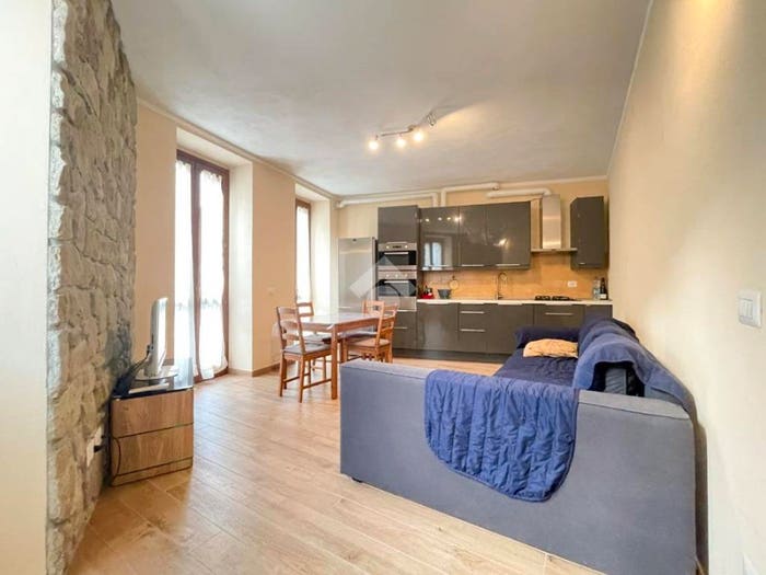 Appartamento trilocale in vendita in Via Fiorita, Porto Ceresio