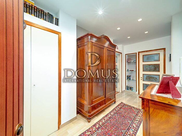 Appartamento trilocale in vendita in Corso Orazio Raimondo, Porto Vecchio, Sanremo