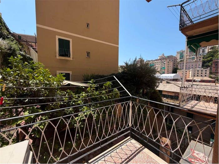 Appartamento quadrilocale in vendita in Via Giuseppe Avezzana, Lagaccio, Genova