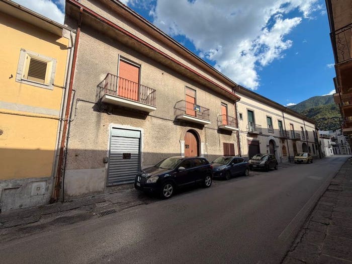 Casa con 6 locali in vendita in Via Matteo Renato Imbriani, Trescine, Cervinara