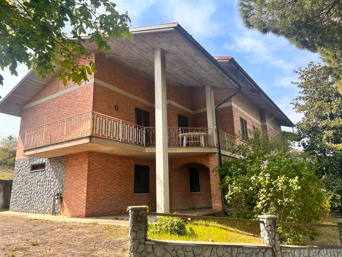 Casa con 6 locali in vendita in Via Novembre, Castagnole delle Lanze