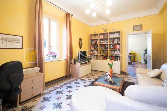 Appartamento con 5 locali in vendita in Piazza Anfiteatro Torre Guinigi, Lucca