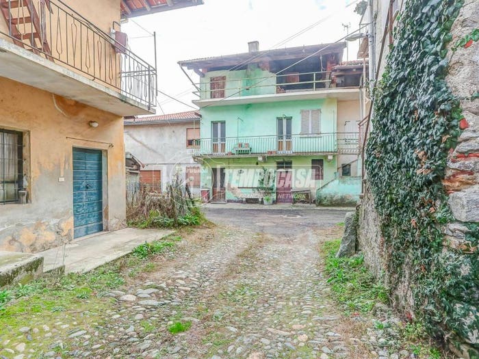 Casa trilocale in vendita in Località Villa e Giannone, Centro, Comignago