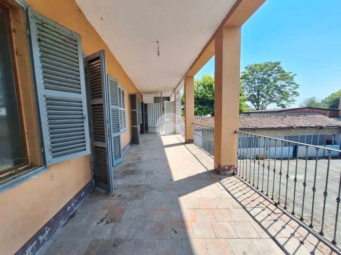 Casa con 6 locali in vendita in Via Ponte Chiusella, Centro, Romano Canavese