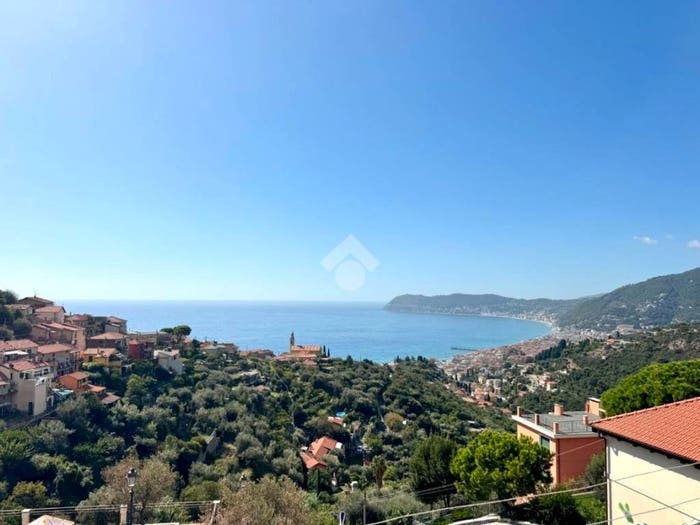 Appartamento trilocale in vendita in Via Francesco Airaldi, Via Solva Santa Croce, Alassio