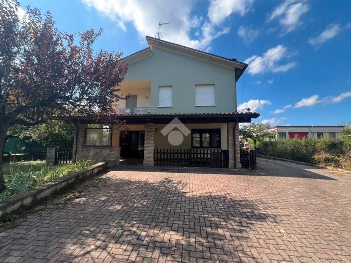 Casa con 6 locali in vendita in Strada del bottone, Vignale, Traversetolo