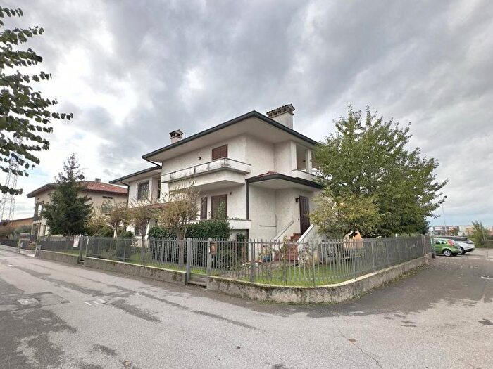 Casa con 6 locali in vendita in Vicolo Sforza, Centro, Pedrengo