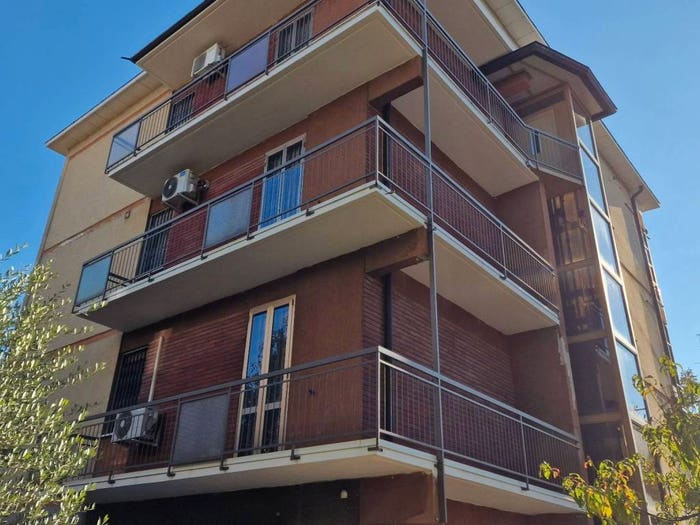 Appartamento con 5 locali in vendita in Via Tortona, Sant'Agnese Università, Modena