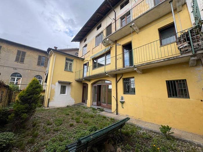 Casa con 6 locali in vendita in Vicolo Chioso, Tollegno