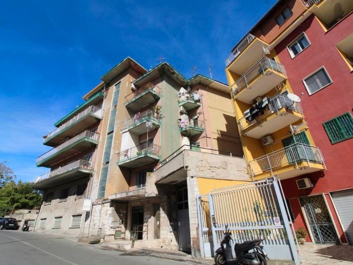 Appartamento trilocale in vendita in Via Ponti Rossi, Ponti Rossi, Napoli