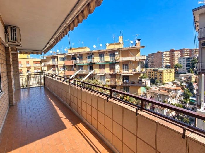 Appartamento trilocale in affitto in Via Adolfo Omodeo, Pigna Omodeo, Napoli