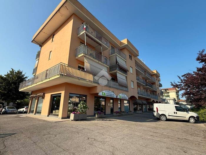 Appartamento quadrilocale in vendita in Viale Italia, Canelli