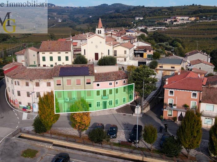 Appartamento con 6 locali in vendita in Costeggiola, Soave