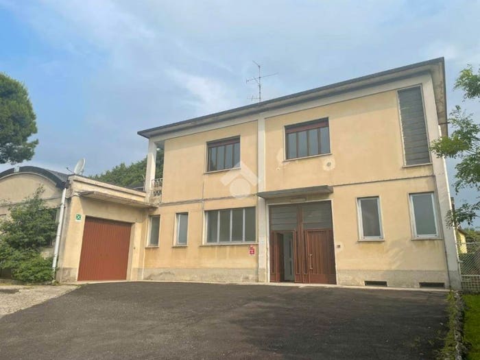 Casa con 5 locali in vendita in Via S Rocco, Casorate Sempione