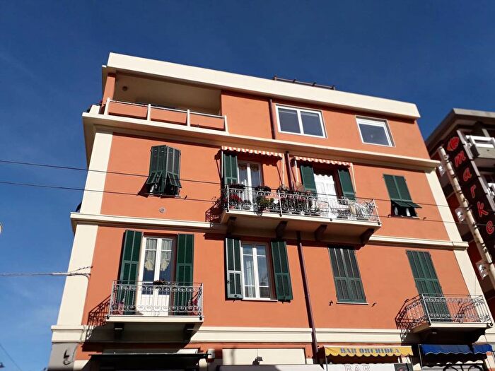 Casa con 6 locali in vendita in Via Leopoldo Jung, Centro, Bordighera