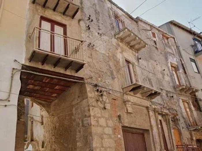 Casa con 5 locali in vendita in Via Umberto, Favara