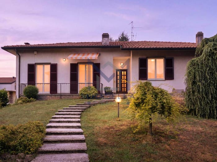 Casa quadrilocale in vendita in Via Sant'Ambrogio, Tregasio, Triuggio