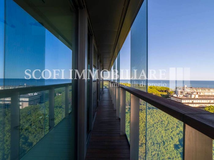 Appartamento quadrilocale in vendita in Viale Oriente, Pineta, Jesolo
