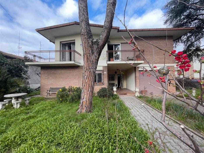 Casa con 6 locali in vendita in Parco Urbano Piscina, Forlì