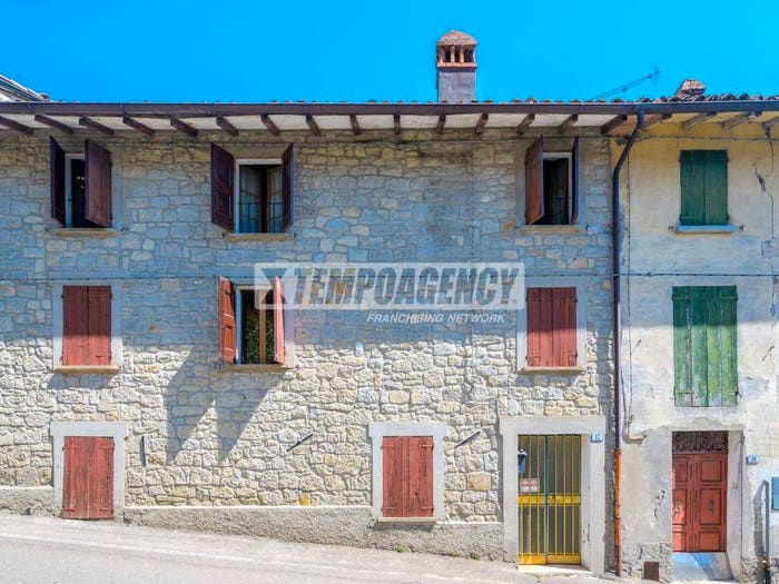 Casa con 6 locali in vendita in Via Novembre, Pavullo nel Frignano