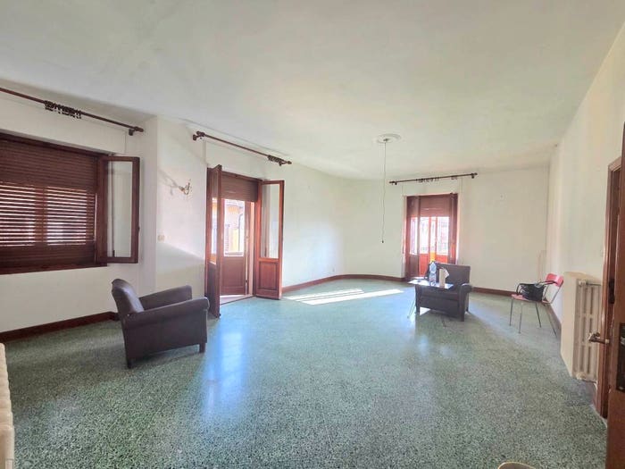 Appartamento con 5 locali in vendita in Via Giuseppe Garibaldi, Porta San Lorentino, Arezzo