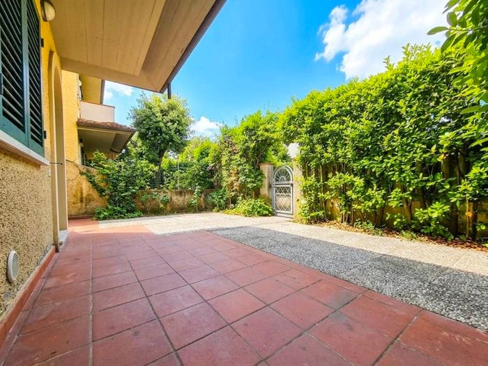 Casa trilocale in vendita in Via Casola, Marina di Massa Centro, Massa