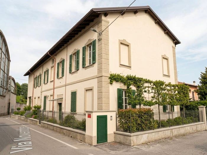 Casa con 6 locali in vendita in Via Moncenisio, Centro, Samarate