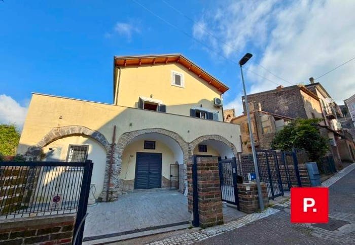 Appartamento trilocale in vendita in Via Italia, Riardo
