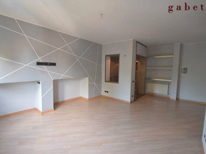 Appartamento trilocale in vendita in Via Pogliani, Centro, Arluno
