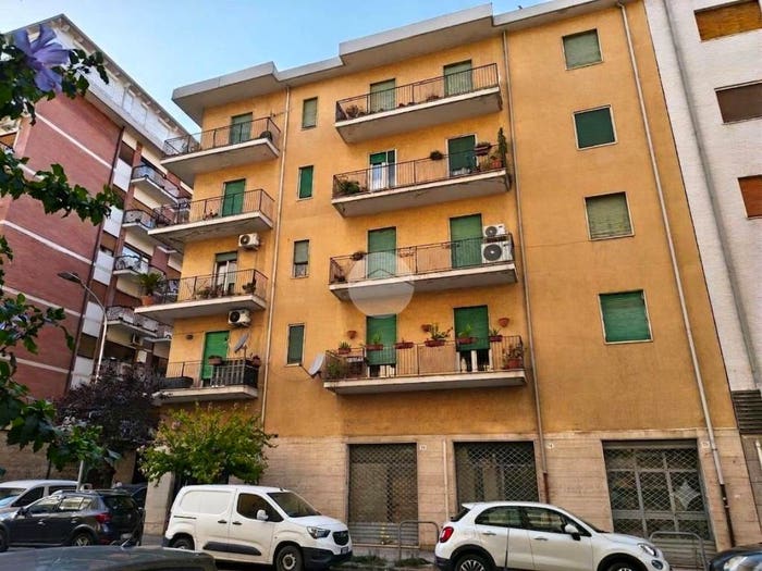 Appartamento quadrilocale in vendita in Via Emilio Capizzano, Stadio Città, Cosenza