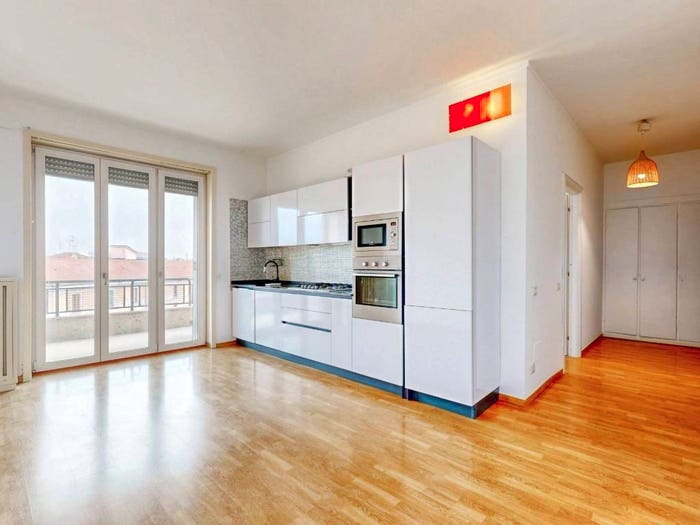 Appartamento trilocale in vendita in Via Andrea Costa, Pasteur, Milano