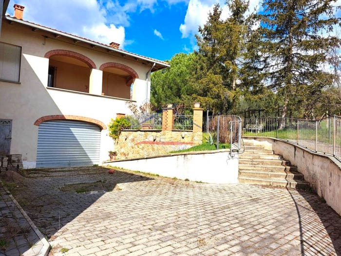 Appartamento con 6 locali in vendita in Via berlinguer Lucignano, Centro, Lucignano