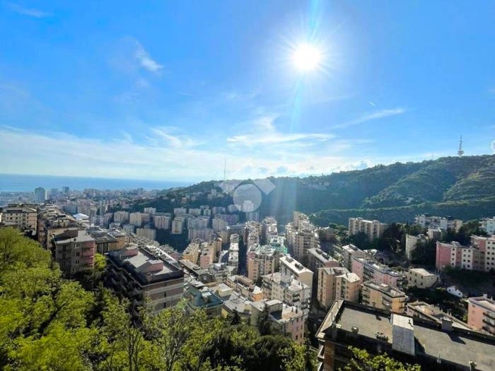 Appartamento quadrilocale in vendita in Via Pietro Balestrazzi, Oregina, Genova