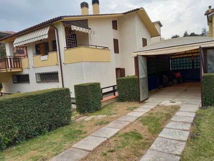 Casa con 5 locali in vendita in Ostra Vetere