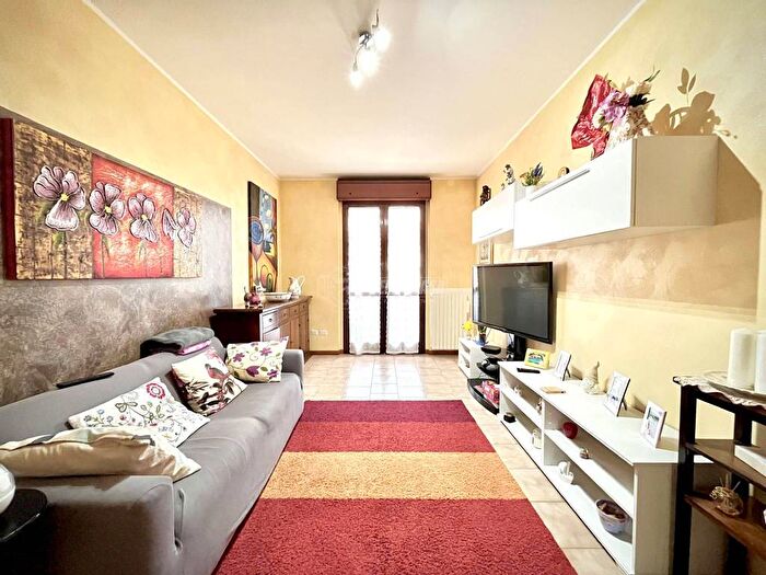 Appartamento trilocale in vendita in Via San Caterina, Centro, Zelo Buon Persico
