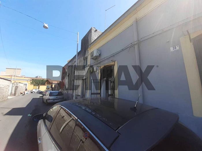 Appartamento con 6 locali in vendita in Via Ruggero Leoncavallo, Picanello, Catania