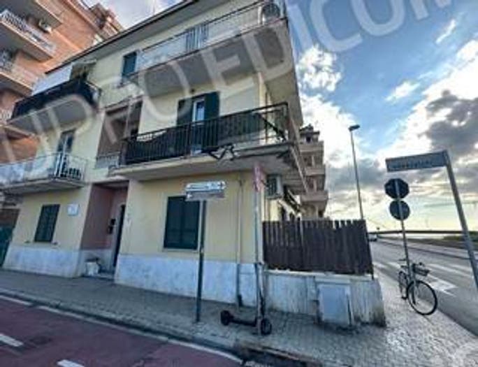 Appartamento trilocale in vendita in Via Flavia, Centro, Ladispoli