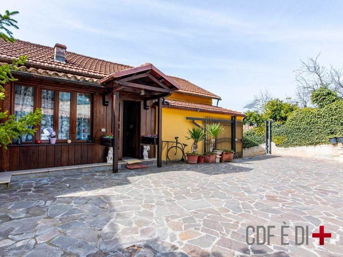 Casa quadrilocale in vendita in Via Equicola, Santa Anatolia, Borgorose