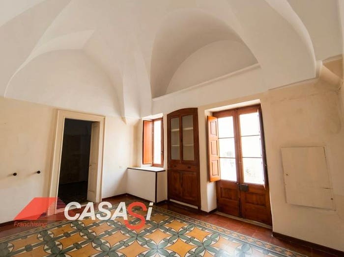 Casa con 6 locali in vendita in Via Giuseppe Garibaldi, Calimera