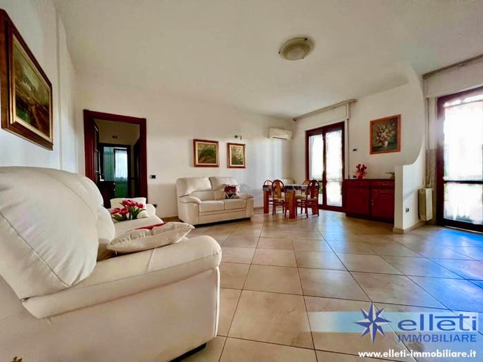 Appartamento trilocale in vendita in Marina di Massa Centro, Massa