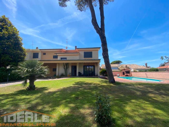 Casa con 6 locali in vendita in Via dei Ciclamini, Lido dei Pini di Ardea Lupetta, Ardea