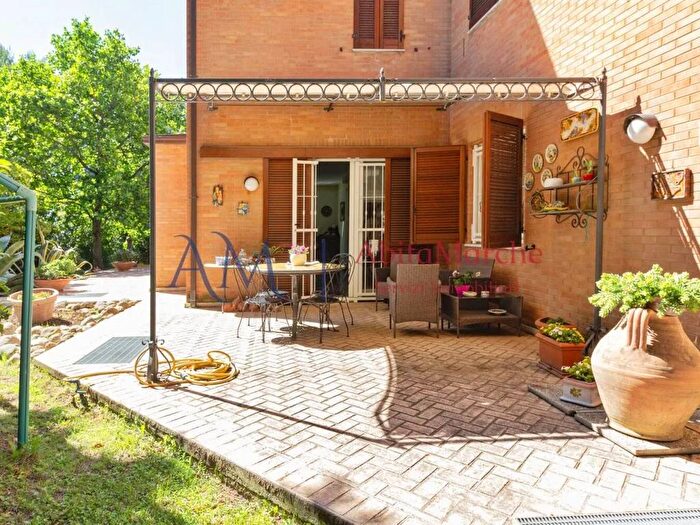 Casa con 6 locali in vendita in Via Beniamino Gigli, Centro, Fermo
