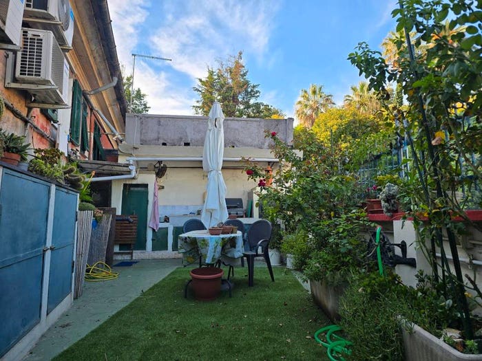 Appartamento con 6 locali in vendita in Via Castagnevizza, Multedo, Genova