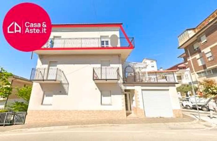 Appartamento con 5 locali in vendita in Via Fermana Sud, Centro, Montegranaro