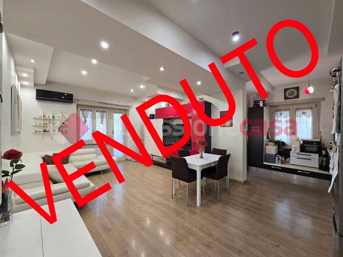 Appartamento trilocale in vendita in Via Silvestri, Pisana Bravetta, Roma