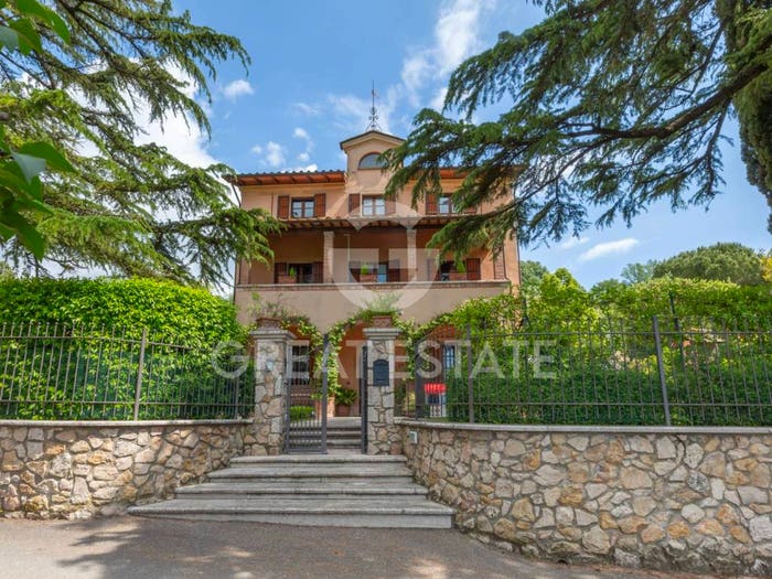 Casa con 6 locali in vendita in Piazza Giuseppe Garibaldi, Centro, Cetona
